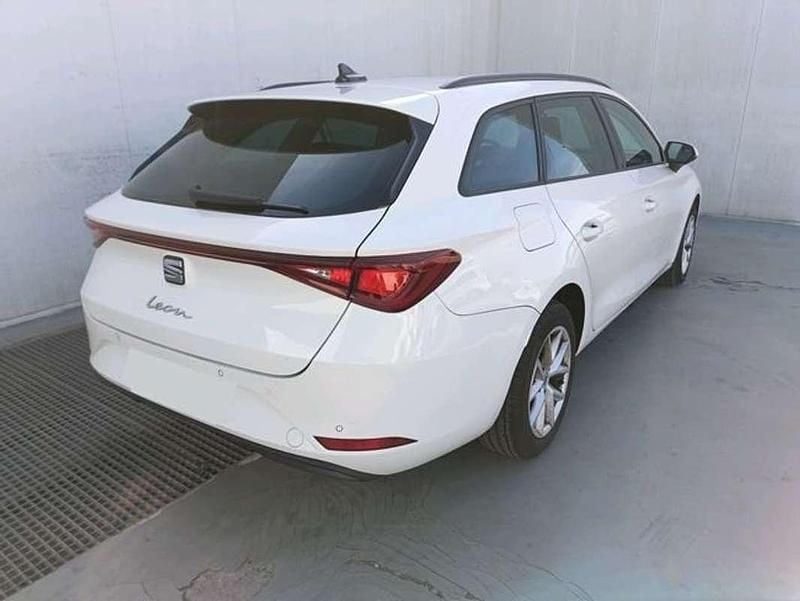 Usado Seat Leon Style 116 CV (85 kW) 2022 Blanco Familiar
