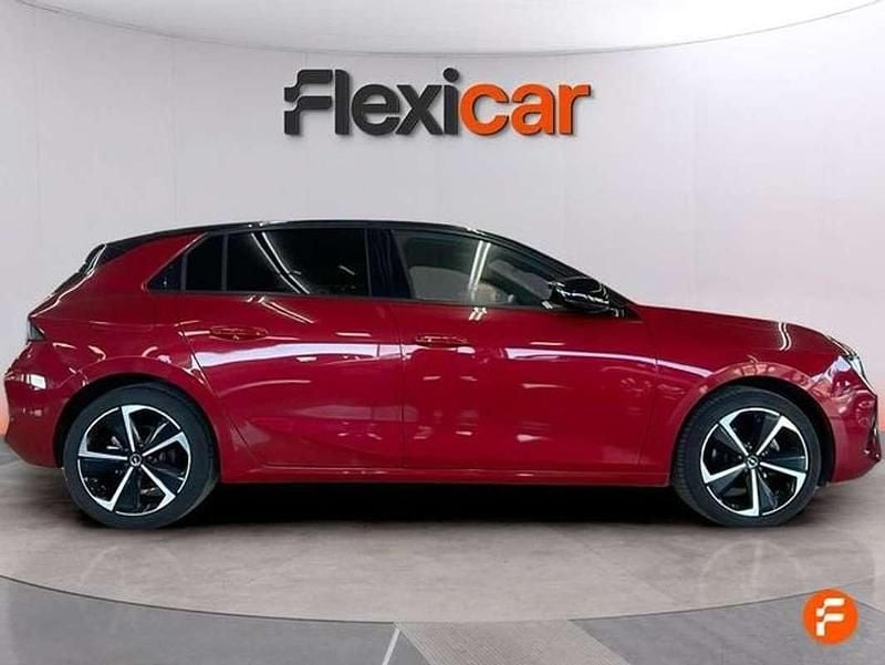 Używany Opel Astra 131 KM (96 kW) 2024 Czerwony Sedan/Limuzyna