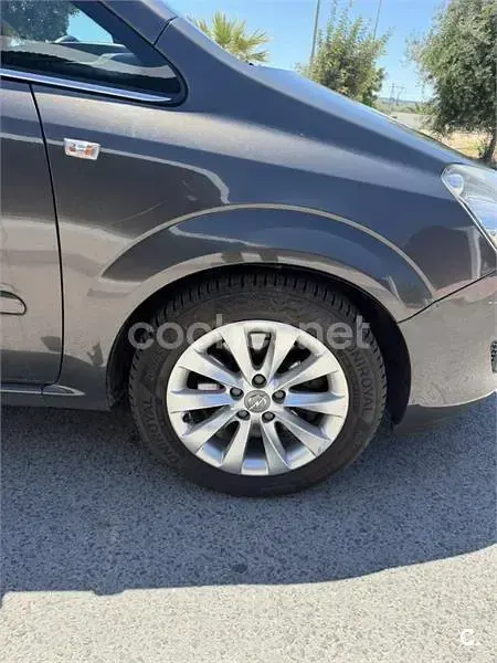 Usado Opel Zafira Family 110 CV (80 kW) 2014 Marrón Monovolumen