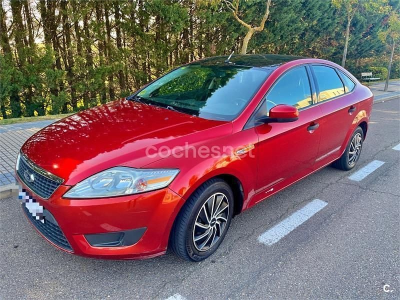 Usado Ford Mondeo Trend 125 CV (91 kW) 2009 Rojo Berlina