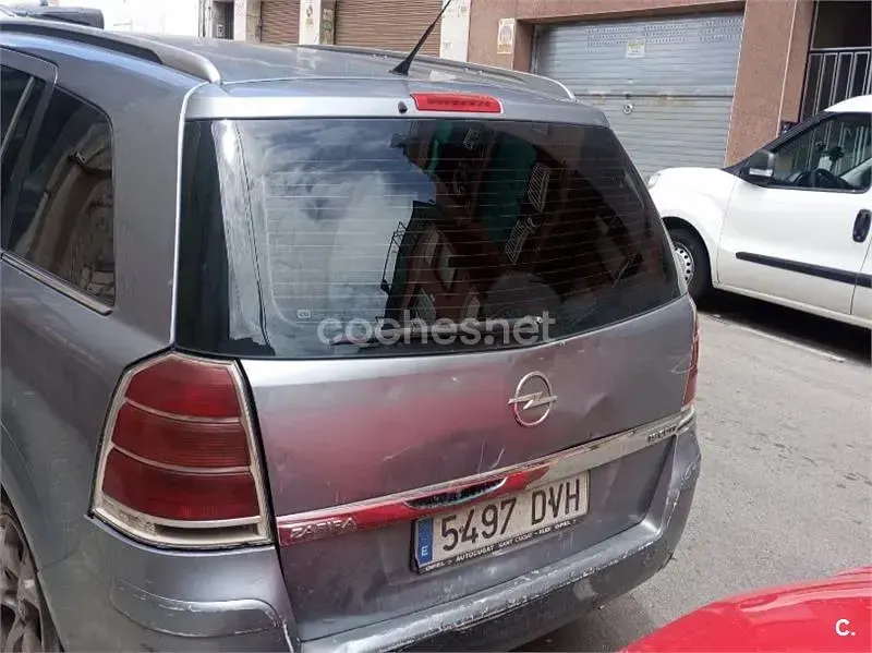 Usado Opel Zafira Cosmo 120 CV (88 kW) 2006 Gris / plata Monovolumen