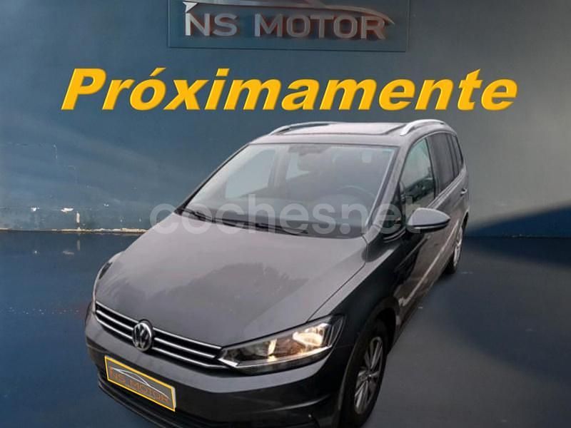 Gris / plata Usado 2020 VW Touran Advance Monovolumen | 21.900 € (Precio justo) - Imagen 1/4