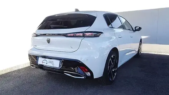 Usado Peugeot 308 Allure 130 CV (95 kW) 2022 Blanco