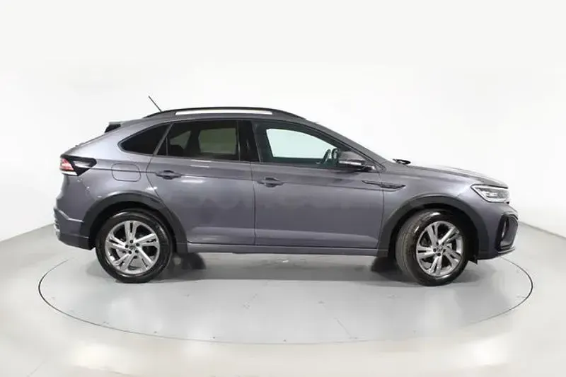 Usado VW Taigo R-line 110 CV (80 kW) 2022 Gris / plata SUV