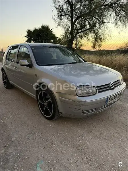Usado VW Golf IV Highline 130 CV (95 kW) 2002 Gris / plata Berlina