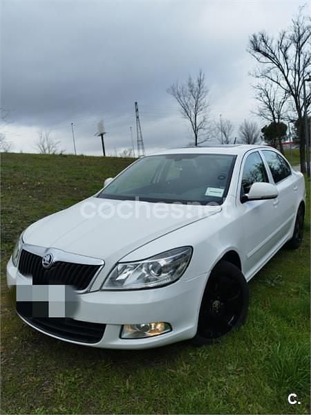 Blanco Usado 2010 Skoda Octavia Familiar | 6000 € (Un poco caro) - Imagen 1/4