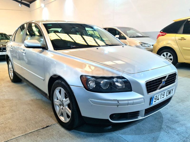 Gris / plata Usado 2005 Volvo S40 Kinetic Berlina | 3999 € (Precio justo) - Imagen 1/4