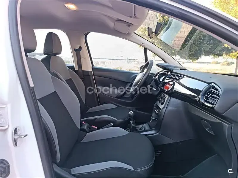 Usado Citroën C3 Tonic 60 HP (44 kW) 2012 Branco Sedan