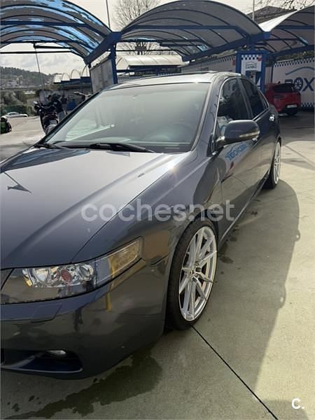 Usado Honda Accord Executive 140 CV (102 kW) 2004 Gris / plata Berlina