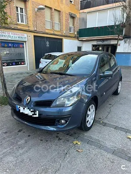 Usado Renault Clio II Authentique 70 CV (51 kW) 2006 Azul Berlina