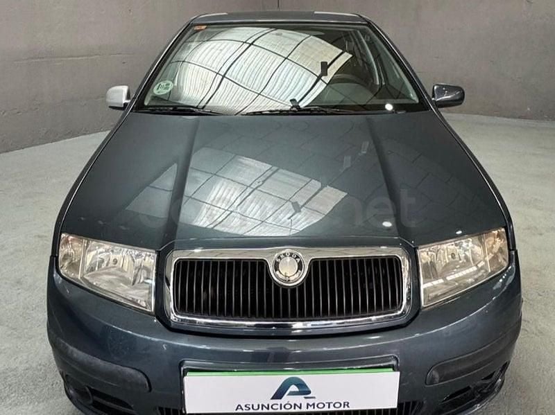 Usado Skoda Fabia 70 CV (51 kW) 2005 Gris / plata Berlina
