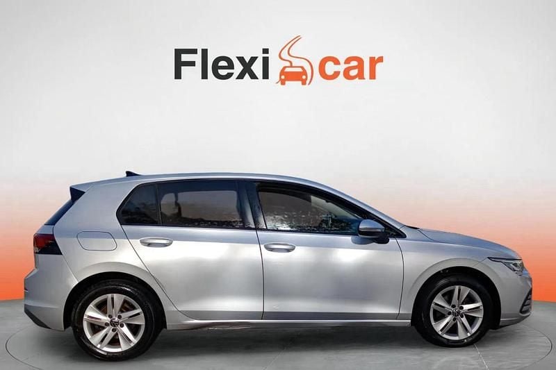 Usado VW Golf VIII Life 110 HP (80 kW) 2021 Cinzento Sedan