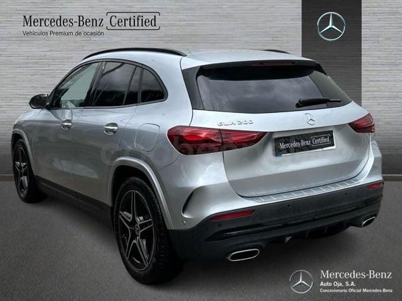 Usado Mercedes GLA200 163 CV (119 kW) 2025 Gris / plata SUV