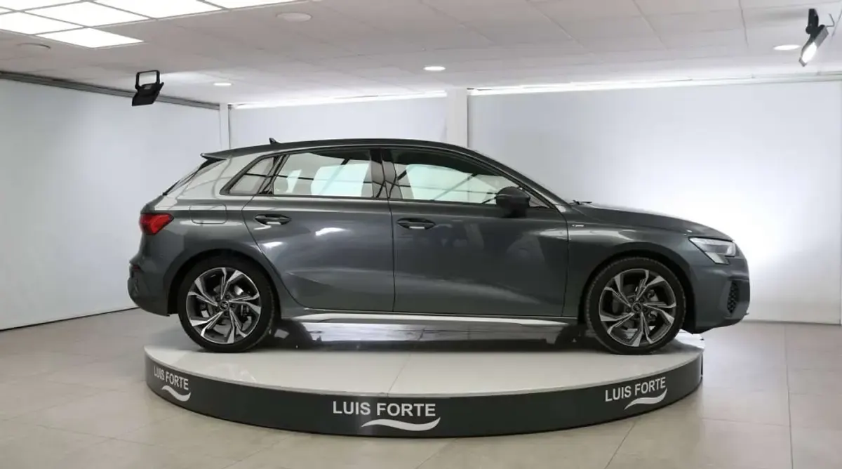 Usado Audi A3 Sportback S-Line 150 CV (110 kW) 2023 Gris Utilitario