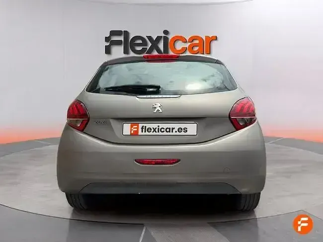 Usado Peugeot 208 Access 82 CV (60 kW) 2015 Verde Utilitario