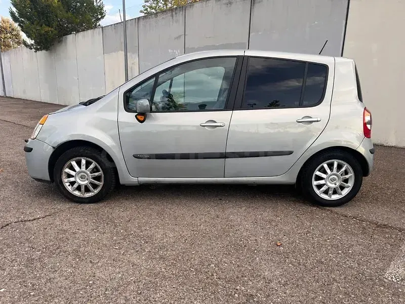 Usado Renault Modus Privilege 115 CV (84 kW) 2005 Gris / plata Monovolumen
