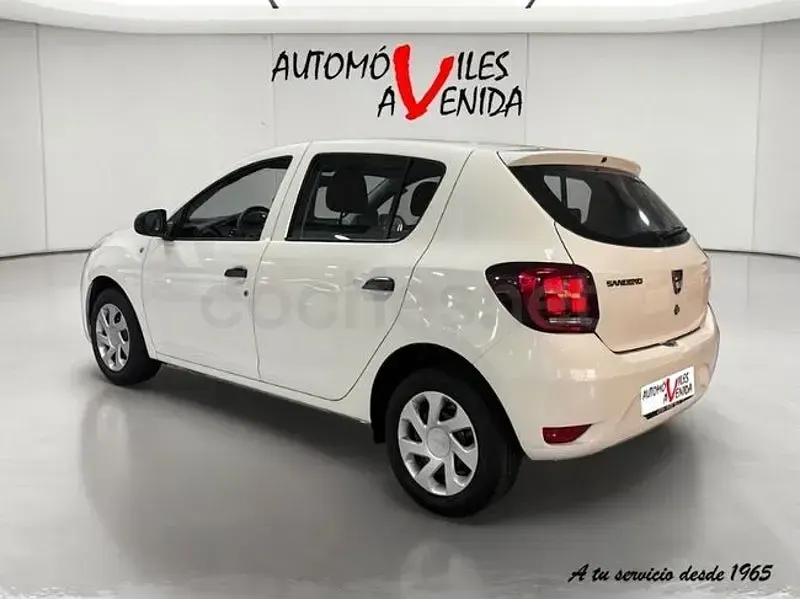 Usado Dacia Sandero Essentiel 73 CV (53 kW) 2018 Blanco Berlina