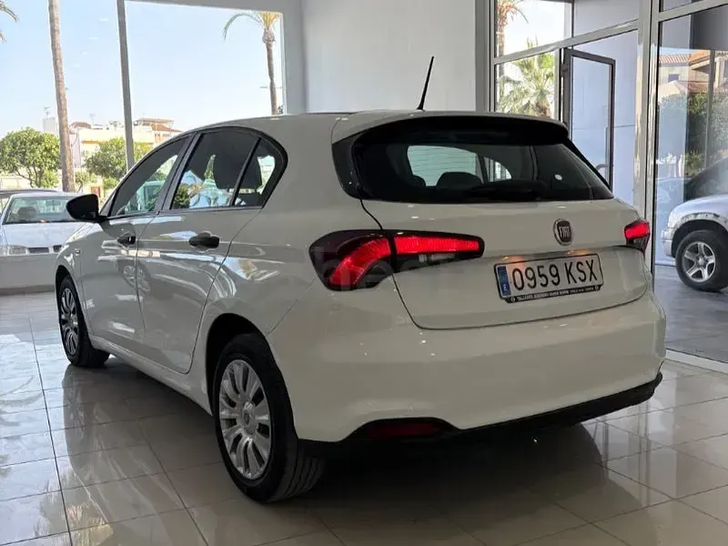 Usado Fiat Tipo Lounge 95 CV (69 kW) 2019 Blanco Berlina