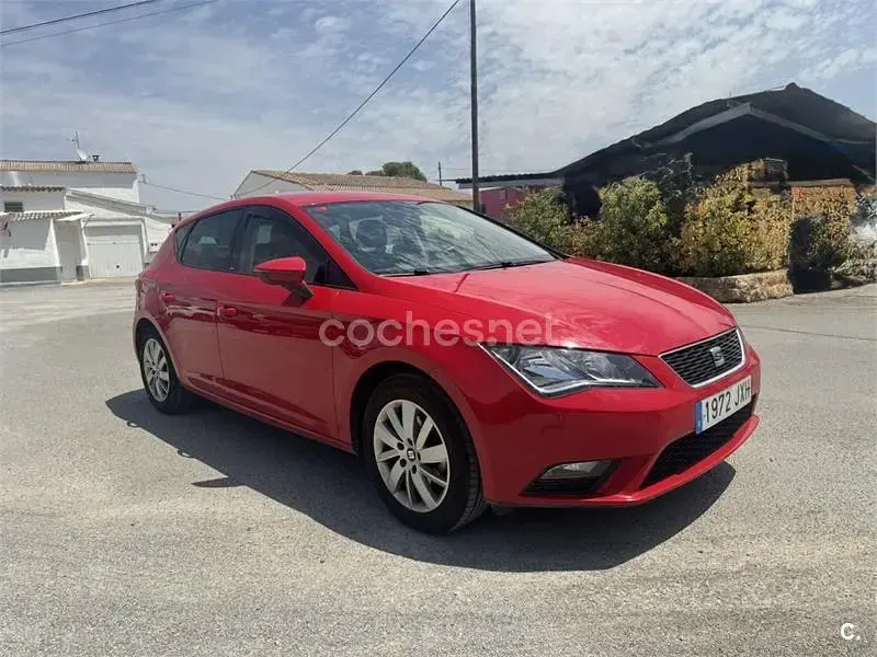Usado Seat Leon Style 110 CV (80 kW) 2017 Rojo Berlina