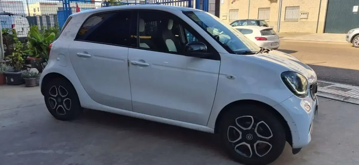 Usado Smart ForFour Proxy 71 CV (52 kW) 2015 Blanco Utilitario