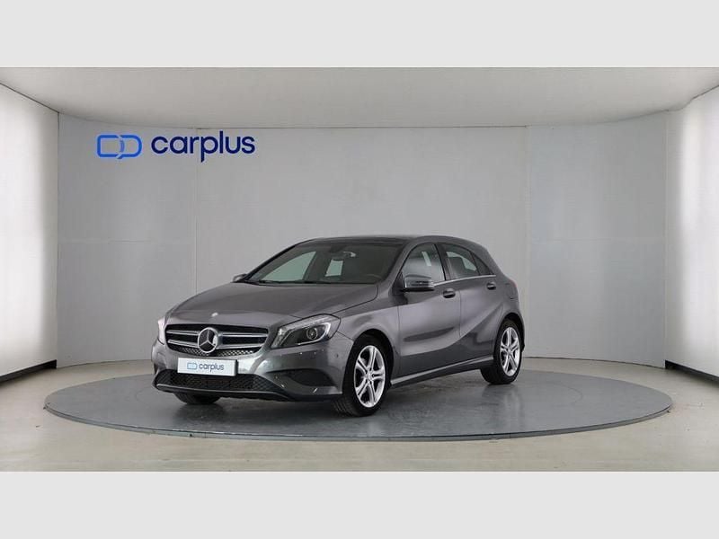 Gris montaña (metalizado) Usado 2015 Mercedes A180 Urban Utilitario | 16.290 € (Un poco caro) - Imagen 1/4