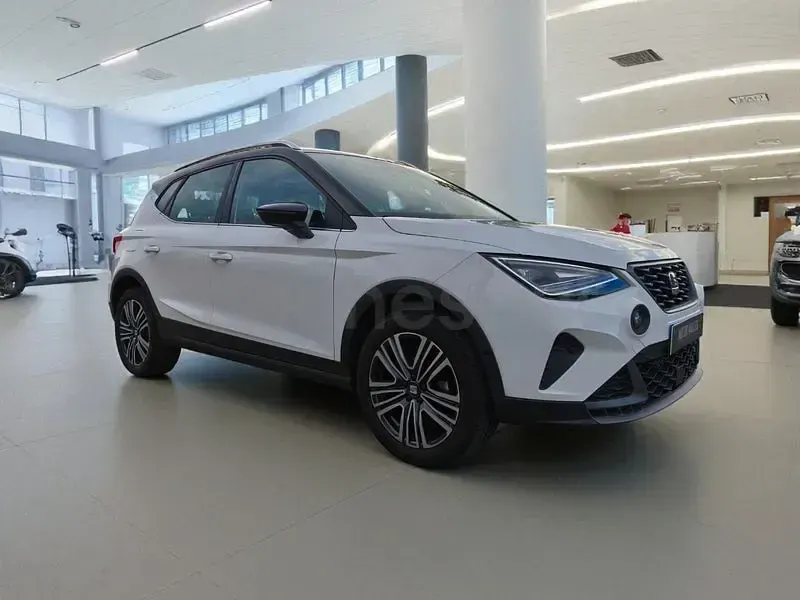 Usado Seat Arona FR 110 CV (80 kW) 2024 Blanco SUV