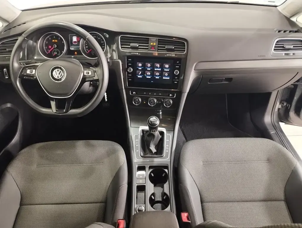 Usado VW Golf VII Advance 125 CV (91 kW) 2018 Gris Utilitario