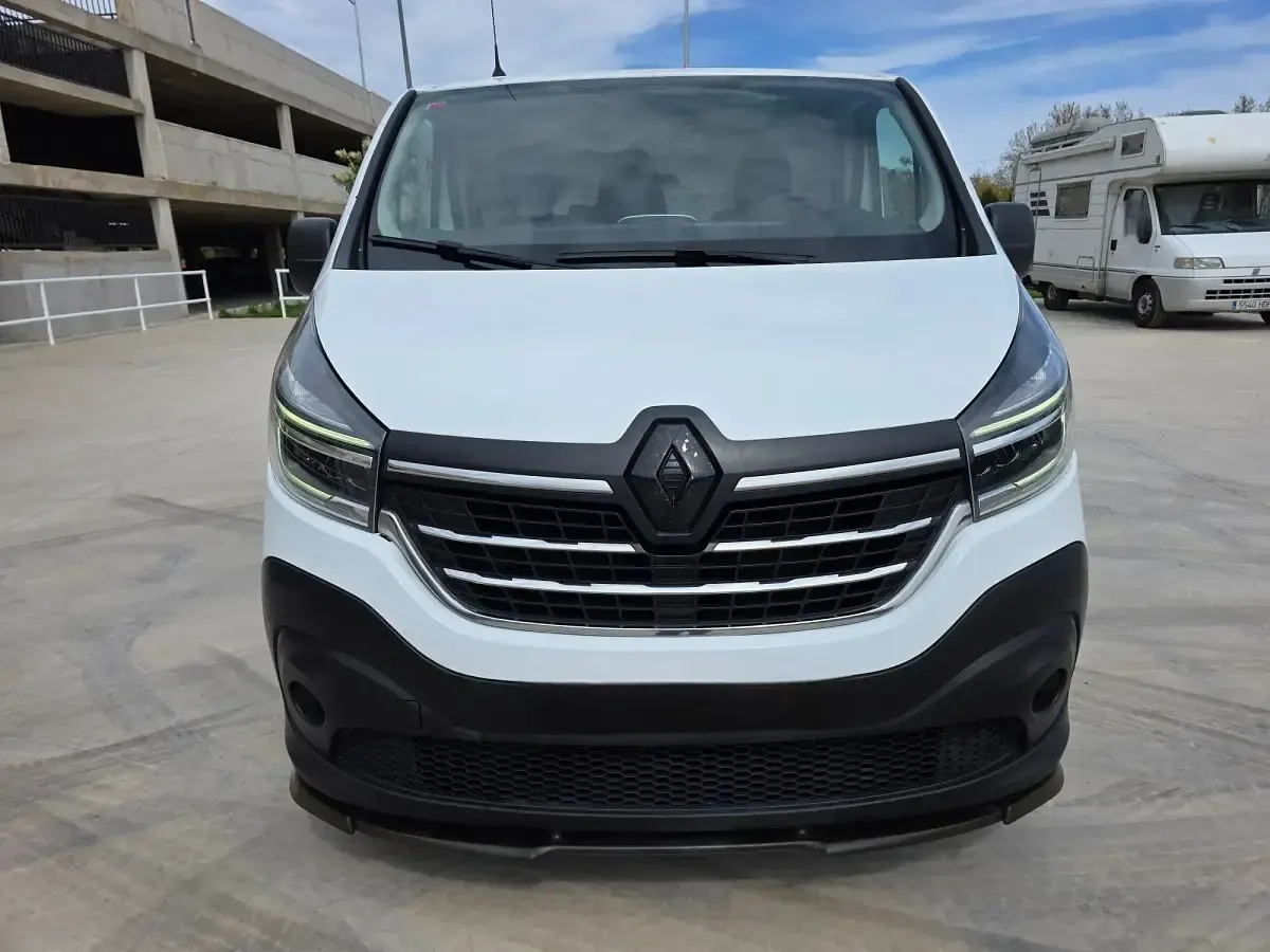 Usado Renault Trafic 120 CV (88 kW) 2020 Blanco Monovolumen