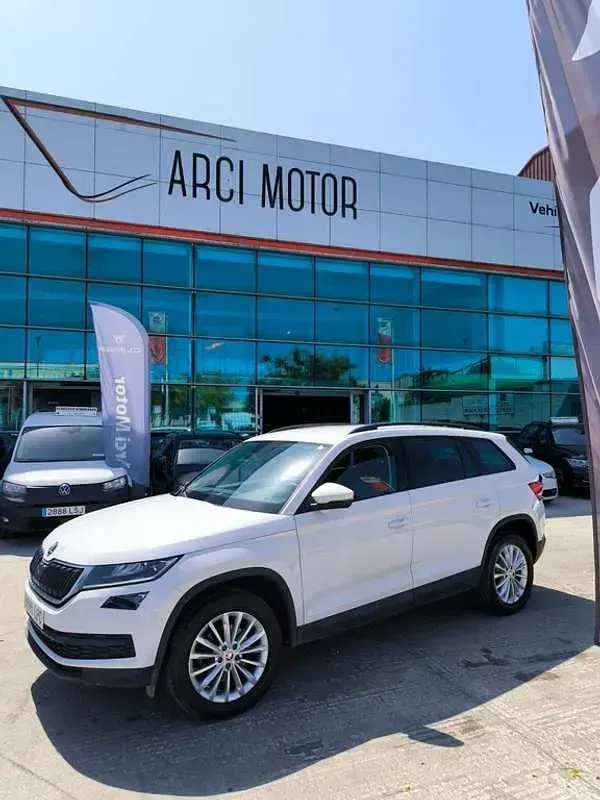 Usado Skoda Kodiaq Ambition 150 CV (110 kW) 2021 Blanco SUV