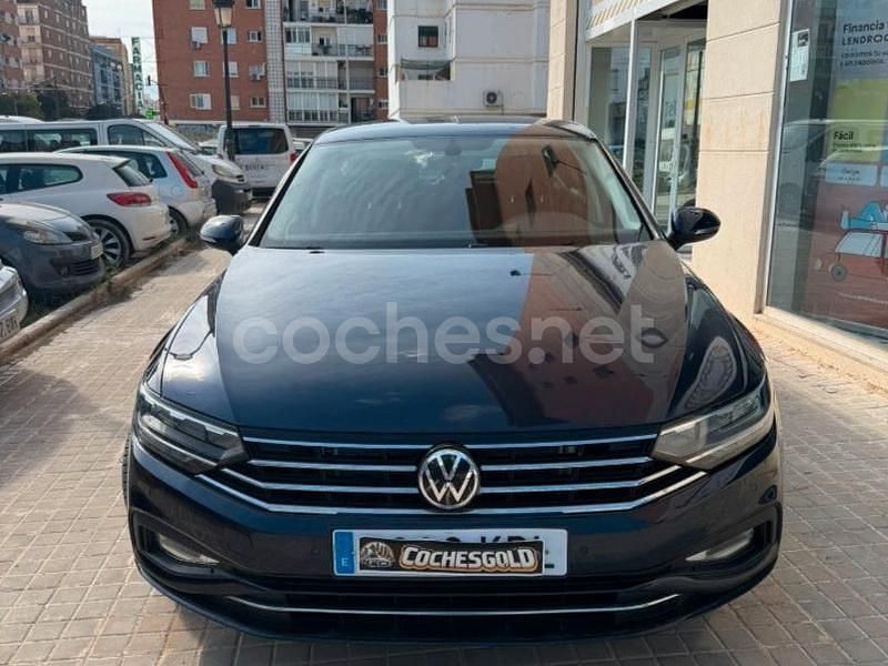 Usado VW Passat Advance 150 CV (110 kW) 2017 Azul Berlina