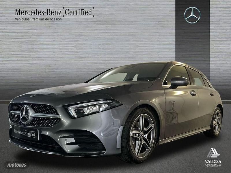 Gris Usado 2024 Mercedes A180 AMG line Berlina | 34.900 € (Un poco caro) - Imagen 1/4