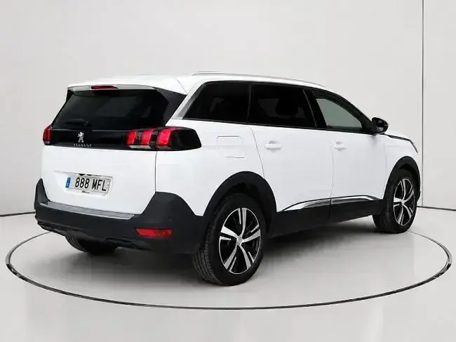 Używany Peugeot 5008 Allure 130 KM (95 kW) 2023 Biały SUV