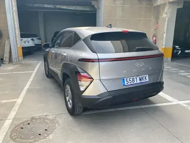Usado Hyundai Kona 120 CV (88 kW) 2023 Gris SUV