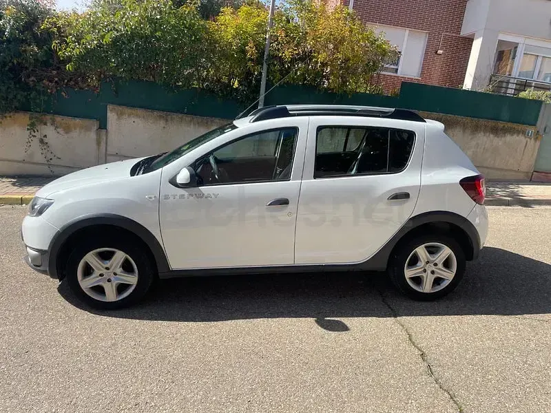 Usado Dacia Sandero Stepway 90 CV (66 kW) 2015 Blanco Berlina