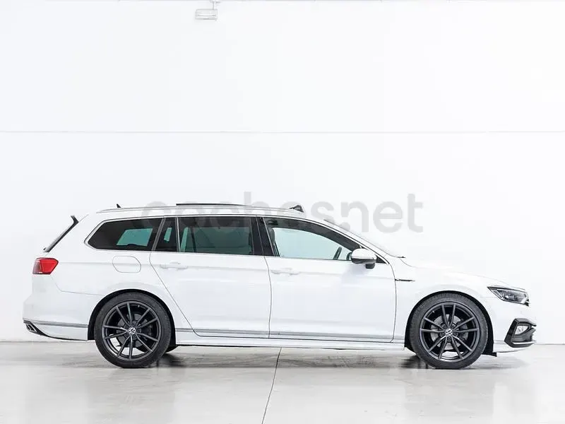 Usado VW Passat R-line 200 CV (147 kW) 2021 Blanco Familiar