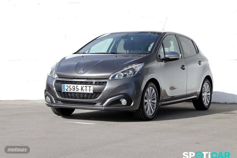 Gris Usado 2019 Peugeot 208 Signature Sky Utilitario | 15.725 € - Imagen 1/4