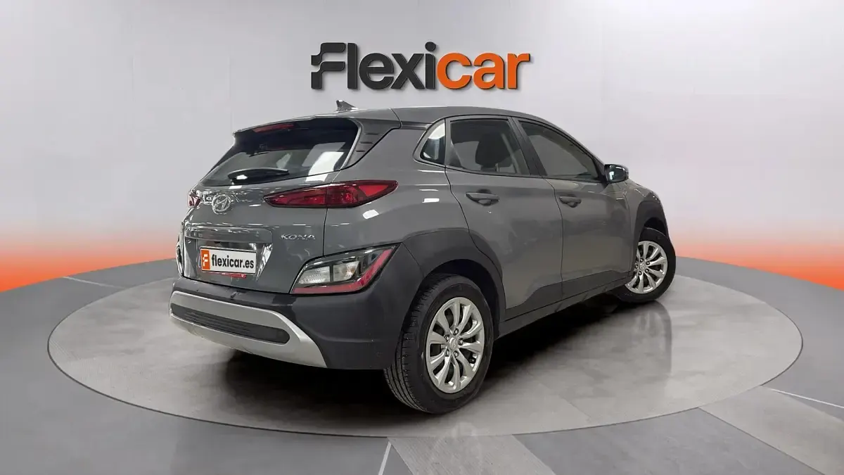 Usado Hyundai Kona 120 CV (88 kW) 2022 Gris SUV