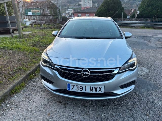 Usado Opel Astra Selective 110 CV (80 kW) 2019 Gris / plata Familiar