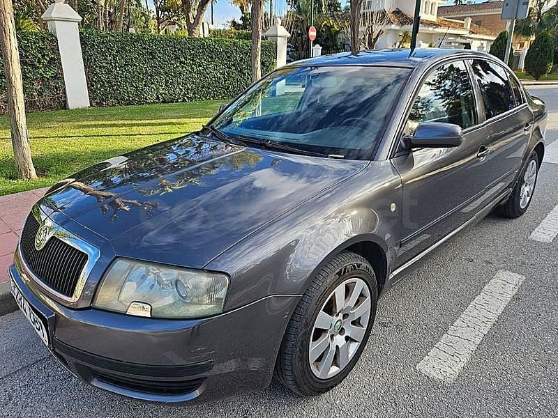 Usado Skoda Superb Elegance 131 CV (96 kW) 2002 Gris Berlina