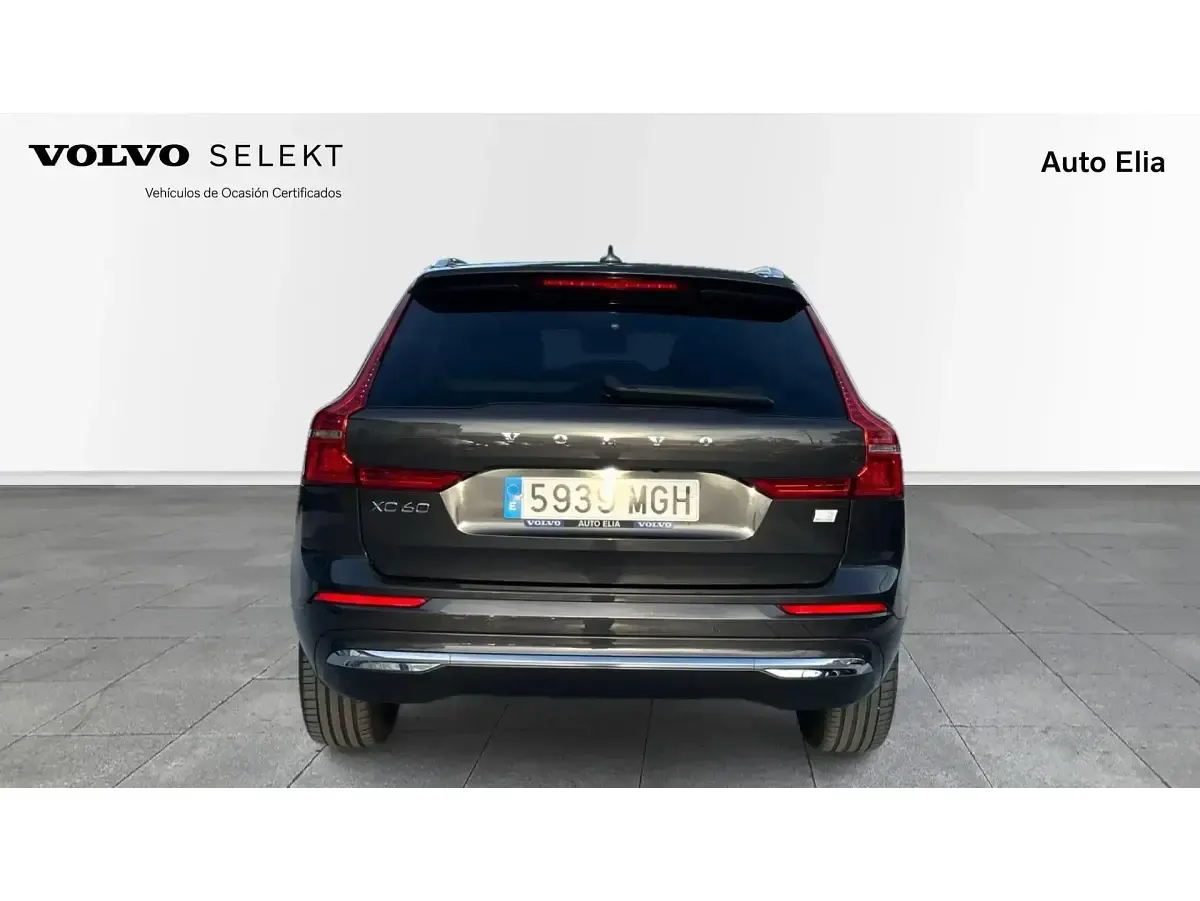 Usado Volvo XC60 Core 351 CV (258 kW) 2023 Gris SUV