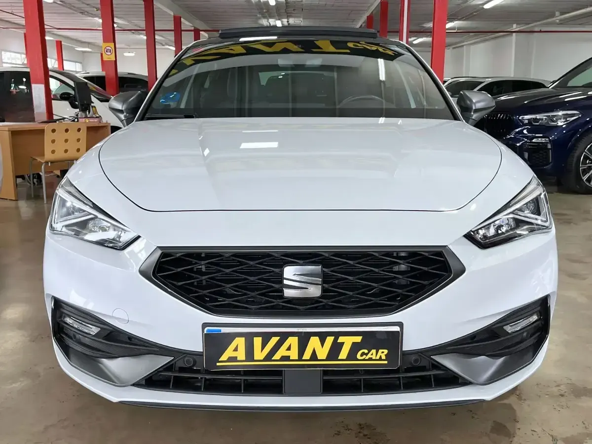 Usado Seat Leon FR 205 CV (150 kW) 2021 Blanco Berlina