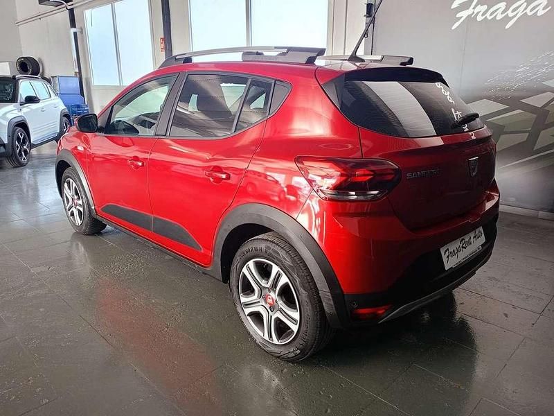 Usado Dacia Sandero Expression 101 CV (74 kW) 2022 Rojo Utilitario