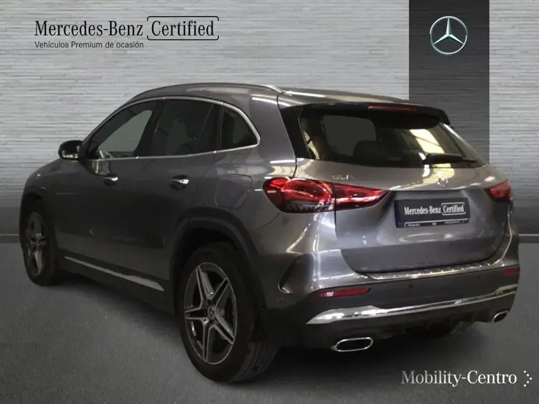 Usado Mercedes GLA180 AMG line 136 CV (100 kW) 2022 Mountaingrau  met. SUV