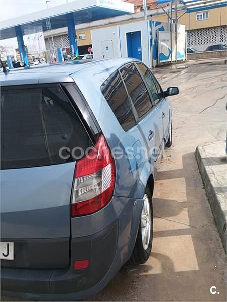 Usado Renault Grand Scénic II Dynamique 130 CV (95 kW) 2005 Azul Monovolumen