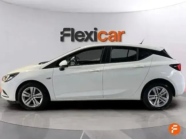 Usado Opel Astra Dynamic 110 CV (80 kW) 2019 Blanco