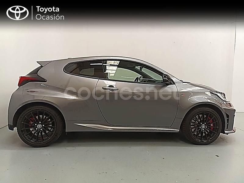 Usado Toyota Yaris 280 CV (205 kW) 2025 Gris / plata Berlina
