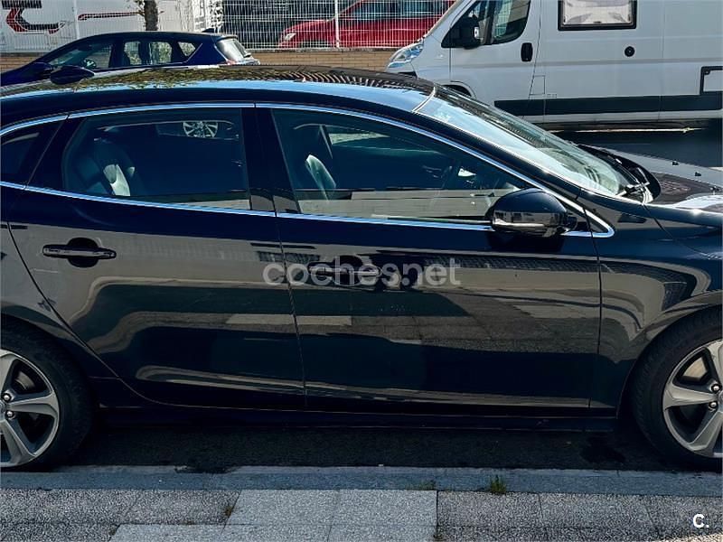 Negro Usado 2012 Volvo V40 Momentum Familiar | 12.000 € - Imagen 1/4