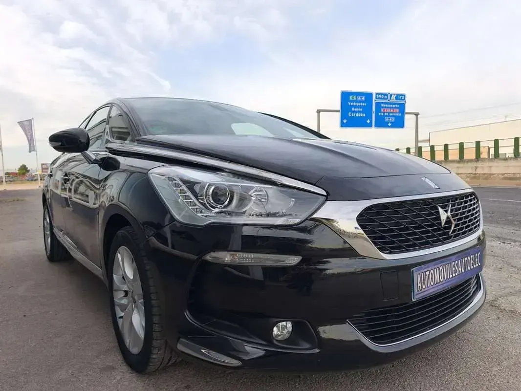 Usado Citroën DS5 120 CV (88 kW) 2016 Negro Utilitario