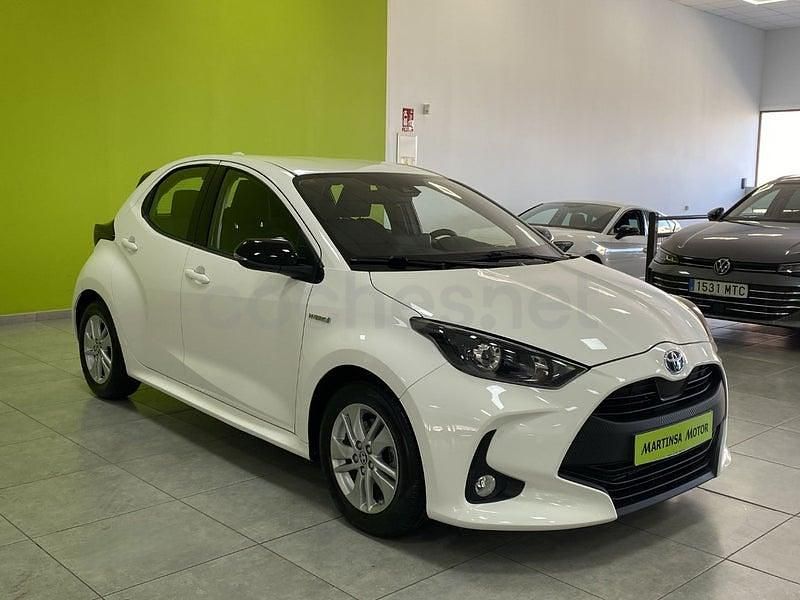 Usado Toyota Yaris Hybrid Active 116 CV (85 kW) 2020 Blanco Berlina