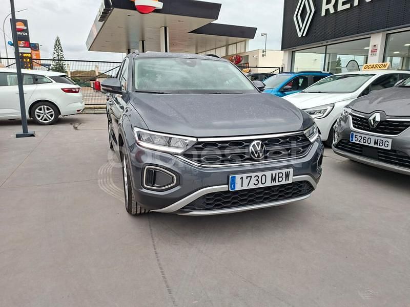 Usado VW T-Roc Life 115 CV (84 kW) 2022 Gris / plata SUV